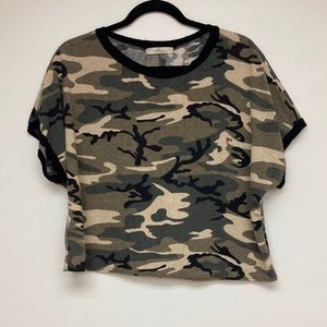 Camo cropped tee